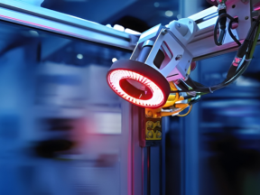 Ericsson, AWS, dan Hitachi menampilkan transformasi manufaktur